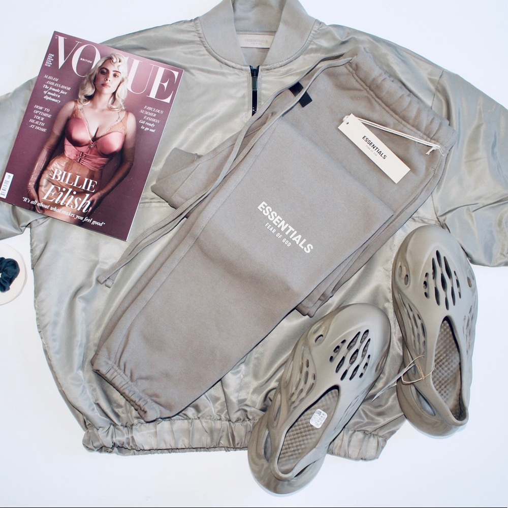 FEAR OF GOD ESSENTIALS ‘Desert Taupe’ 1/2 Zip Pullover + Sweatpants